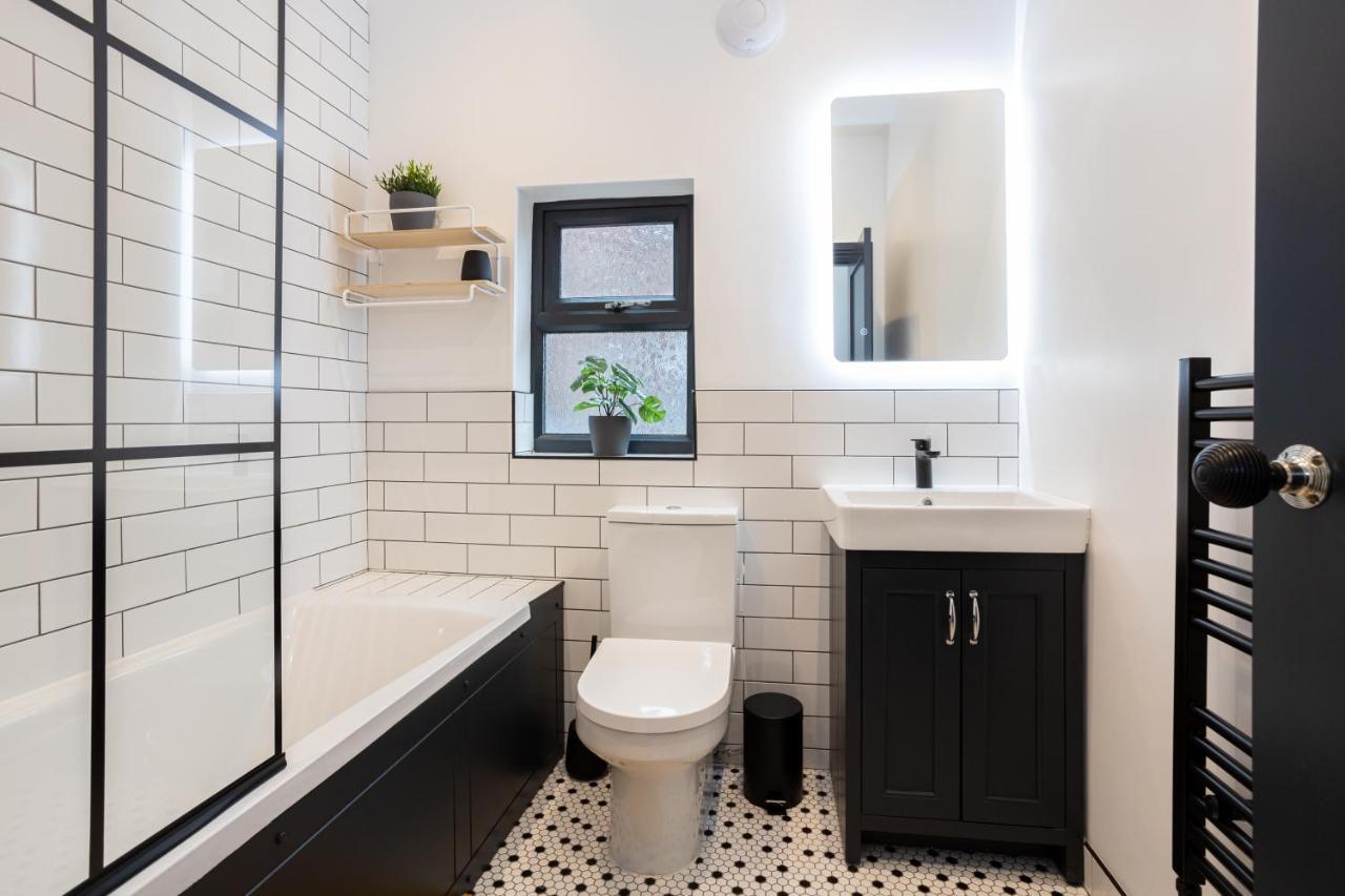 Stunning Scandi 3 Bed House In Manchester-Parking Villa Eksteriør bilde