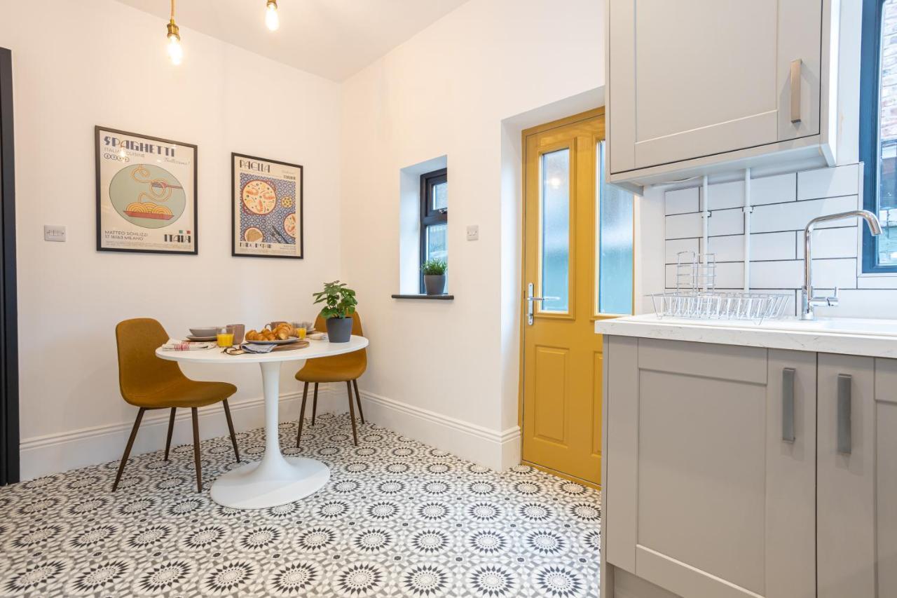 Stunning Scandi 3 Bed House In Manchester-Parking Villa Eksteriør bilde
